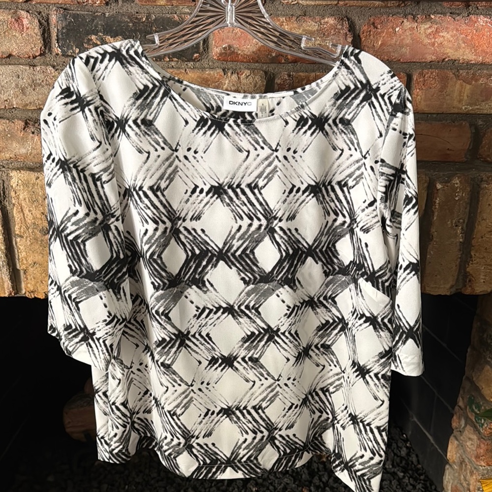 DKNY Black and White Graphic Boxy Blouse